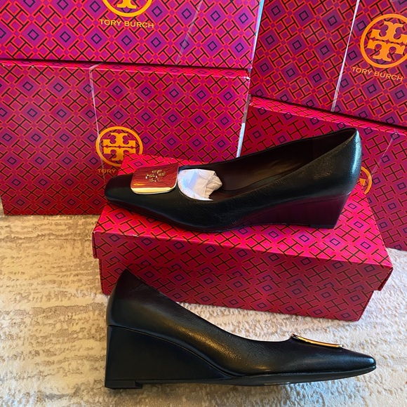 Tory Burch Georgia Black Leather Wedge Pumps - Picture 7 of 11